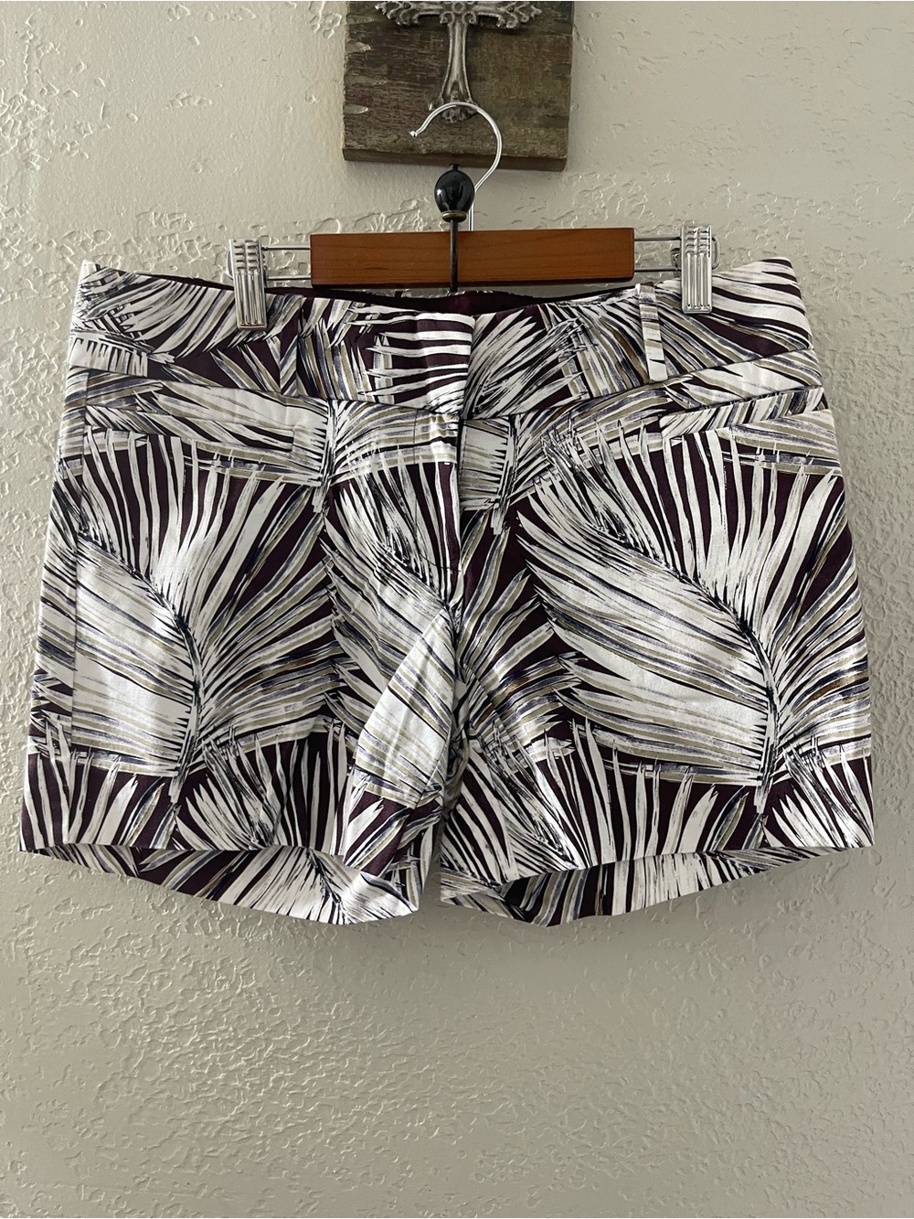 The Limited Women's Printed Palm Leaf Shorts in Deep Purple and White Size 6